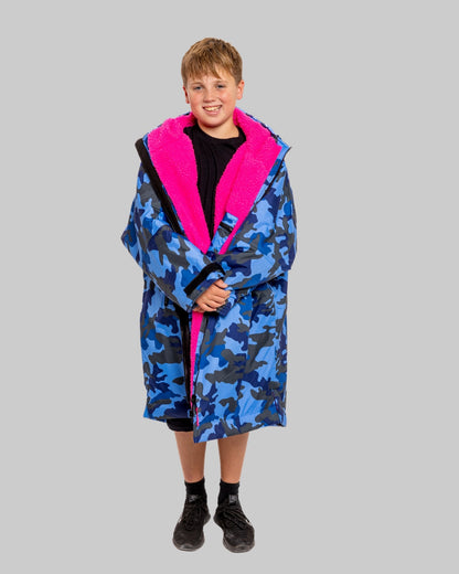 Model wearing RuggaRobe blue camo change robe with pink fleece interior on grey background