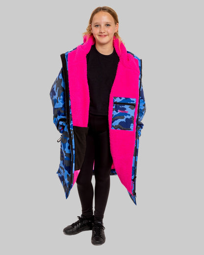 Model wearing RuggaRobe blue camo change robe with pink fleece interior on grey background