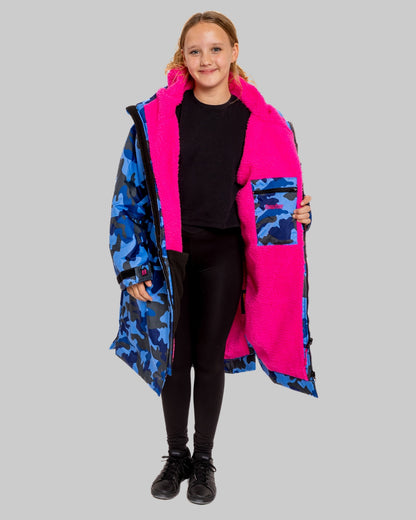 Model wearing RuggaRobe blue camo change robe with pink fleece interior on grey background
