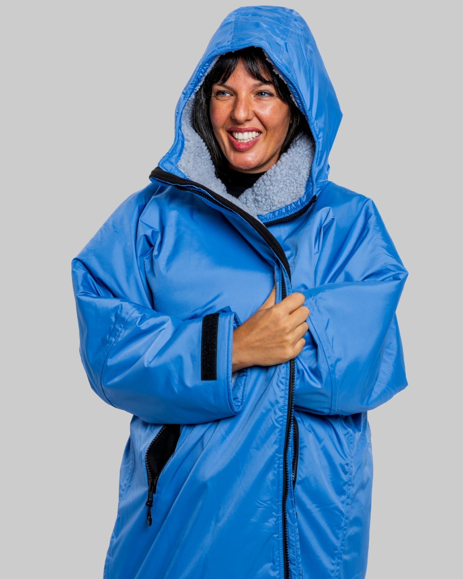 Model wearing a pale blue with grey feece  ruggarobe on a gray background